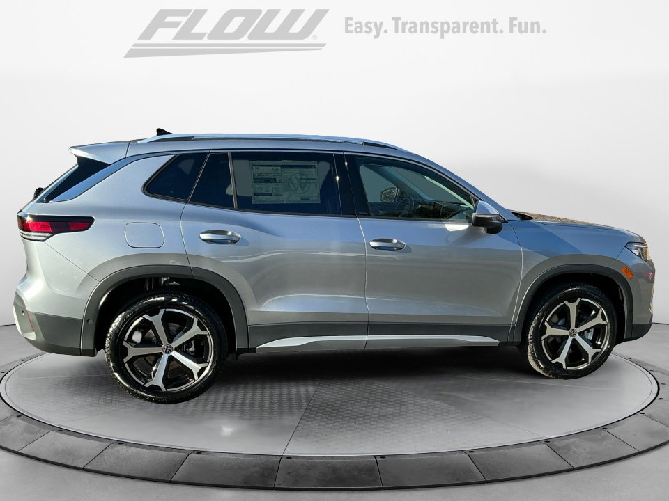 New 2026 Volkswagen Tiguan SE AWD/4WD image 8