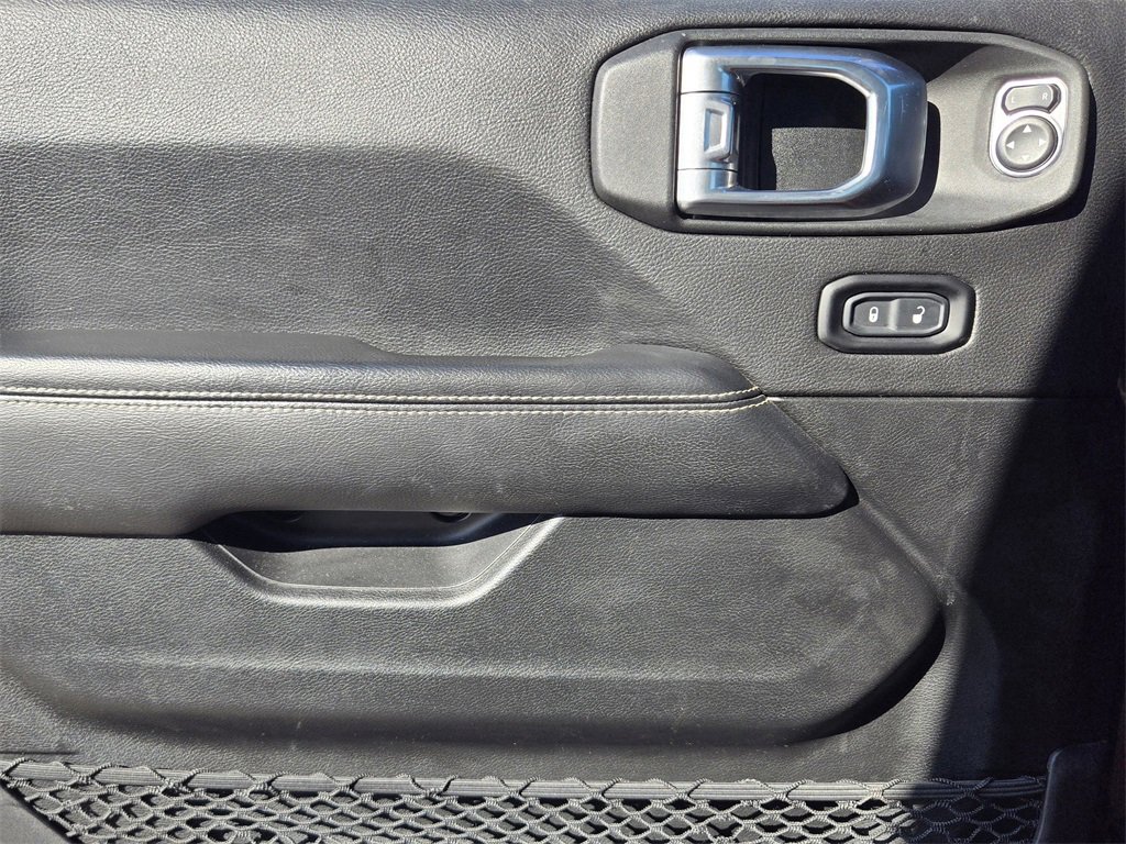 Used 2020 Jeep Gladiator Overland w/ Popular Equipment Package image 23