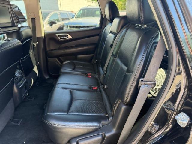 Used 2016 Nissan Pathfinder Platinum w/ Family Entertainment Package AWD/4WD image 33