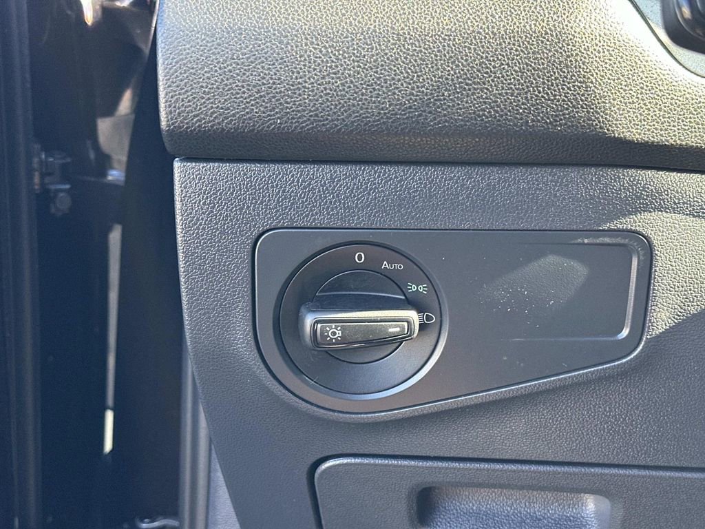 Used 2022 Volkswagen Tiguan S image 16