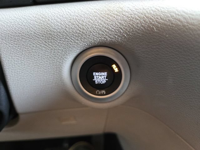 Used 2023 Chrysler Pacifica Touring-L FWD image 11