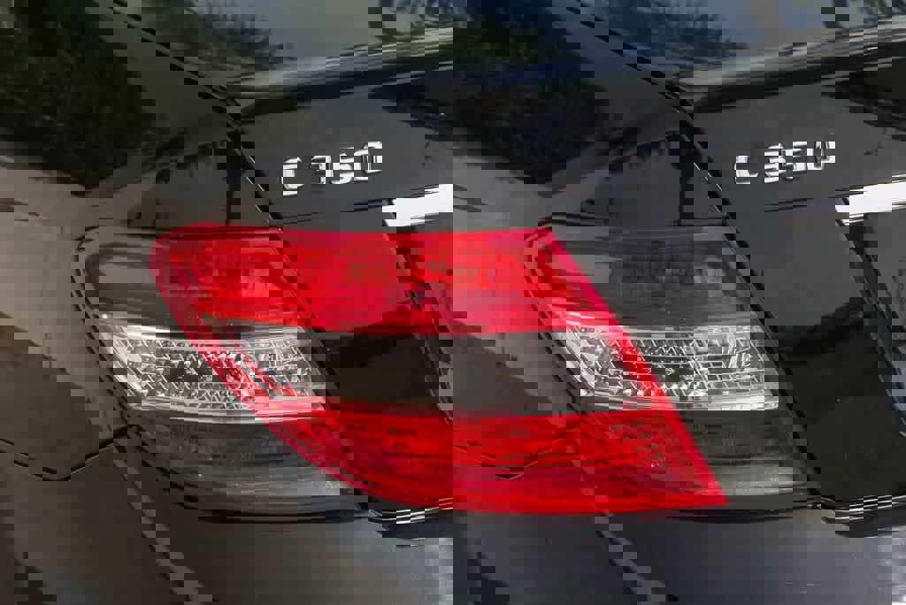 Used 2011 Mercedes-Benz C 350 Sport image 10