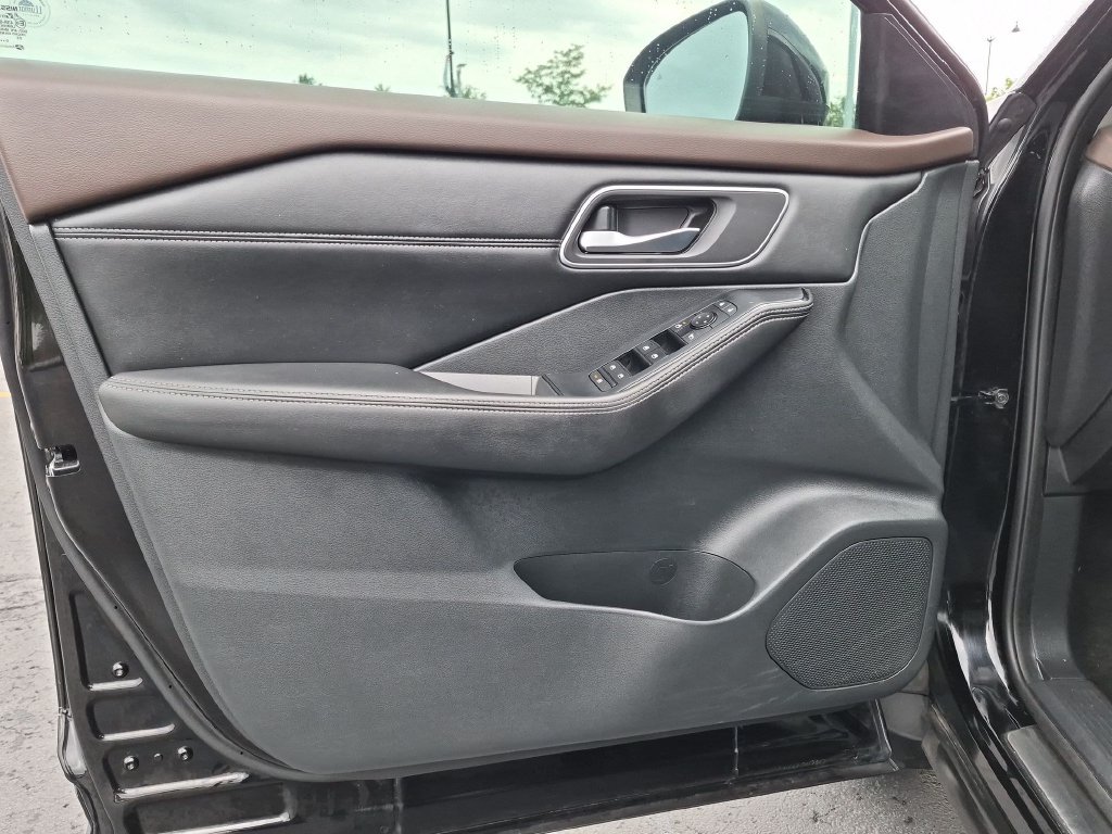 Used 2021 Nissan Rogue SV w/ Premium Package FWD image 13