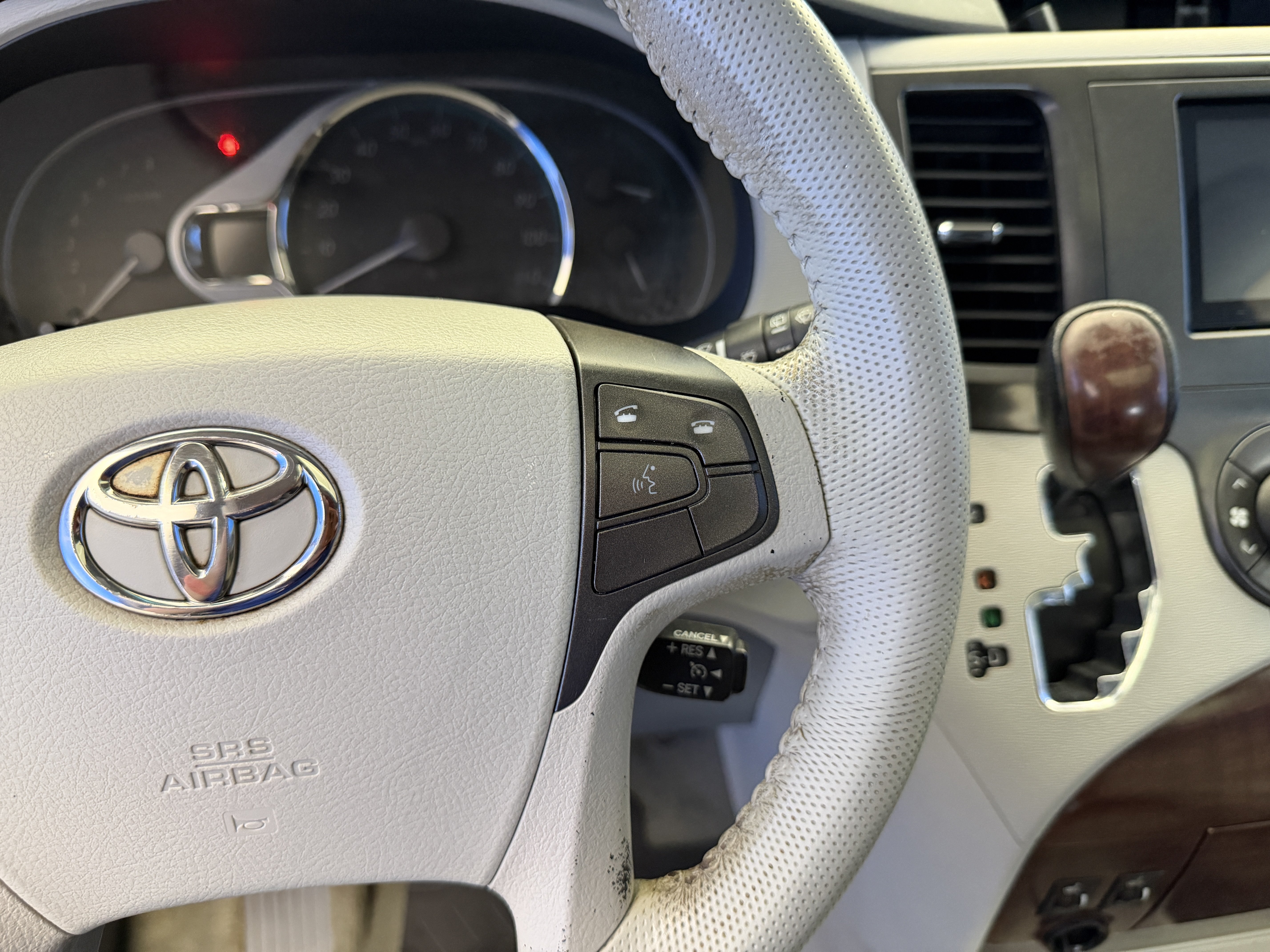 Used 2011 Toyota Sienna XLE FWD image 17