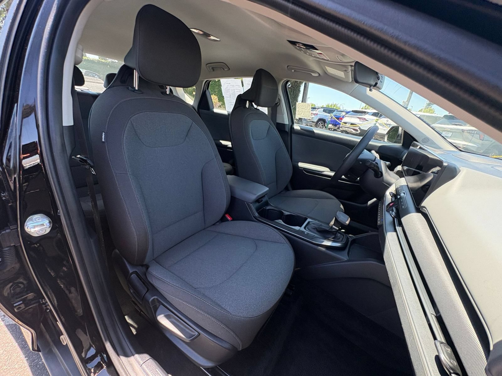 Used 2025 Kia K4 FWD image 36
