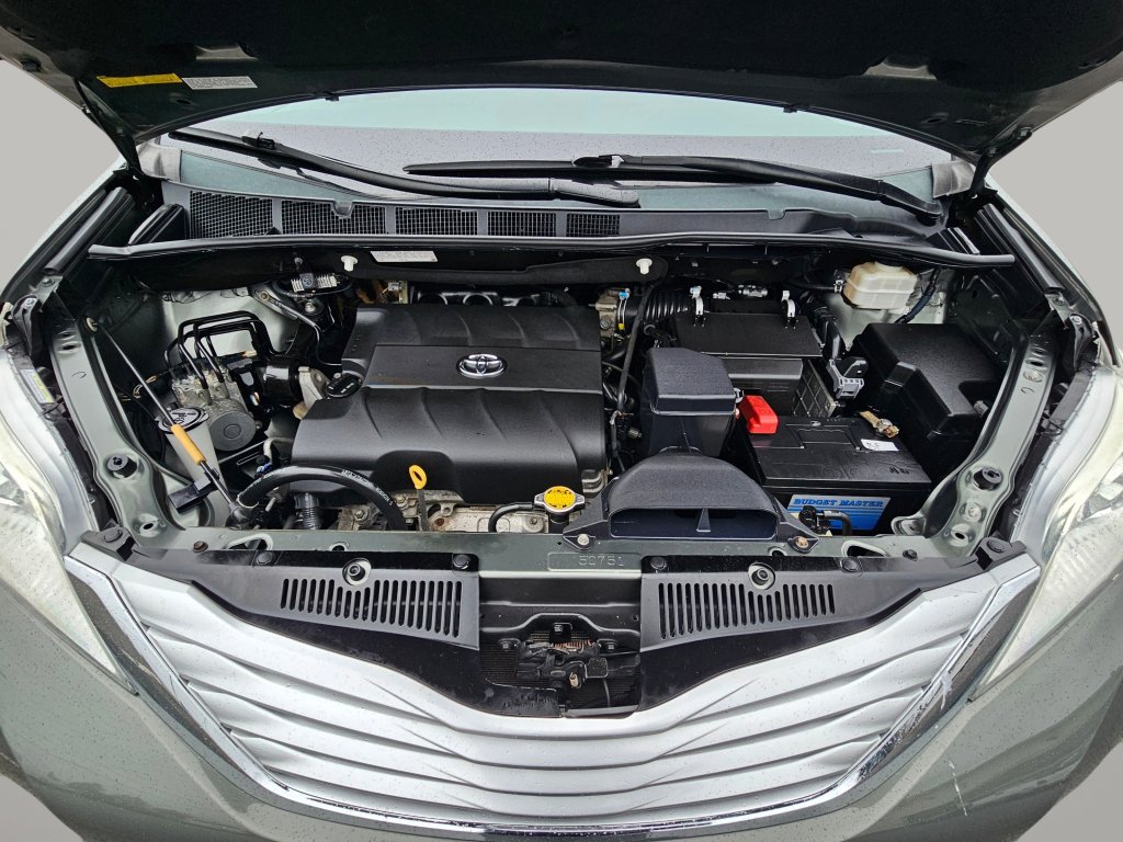 Used 2014 Toyota Sienna Limited w/ Limited Premium Package AWD/4WD image 19