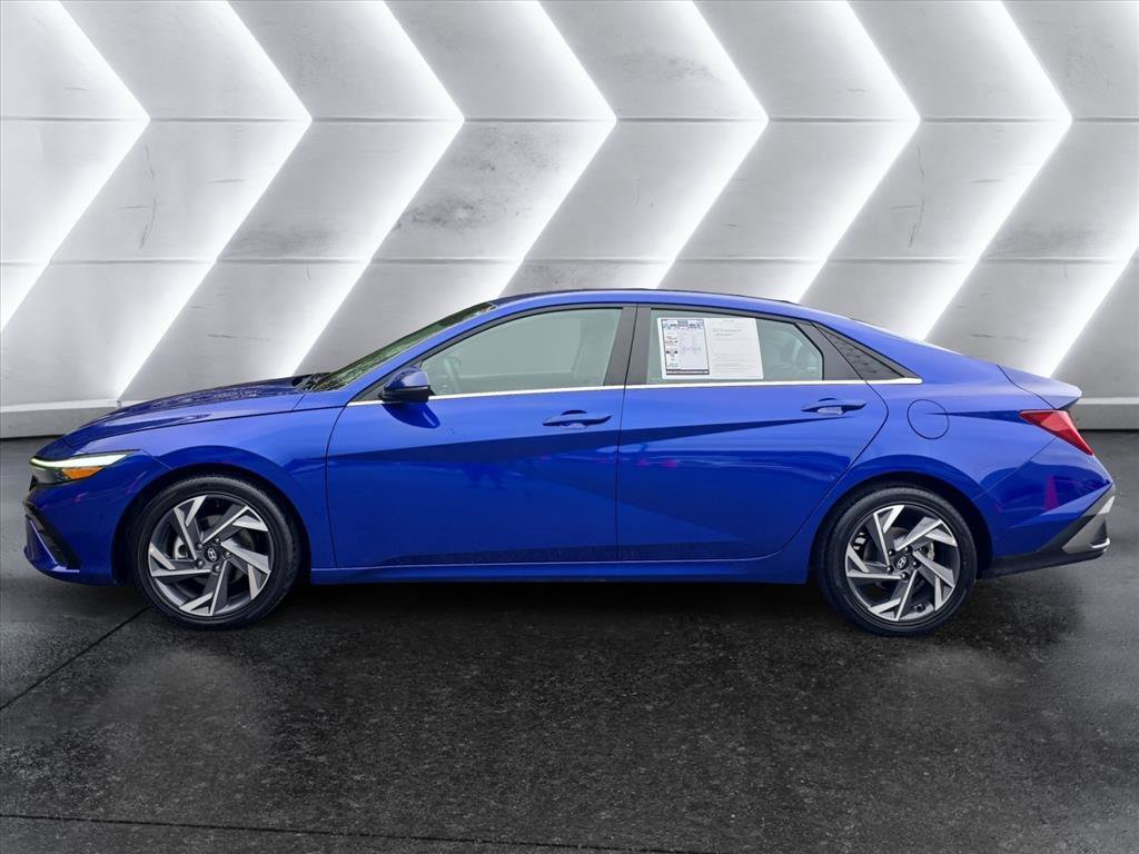 Used 2025 Hyundai Elantra Limited w/ Cargo Package image 2