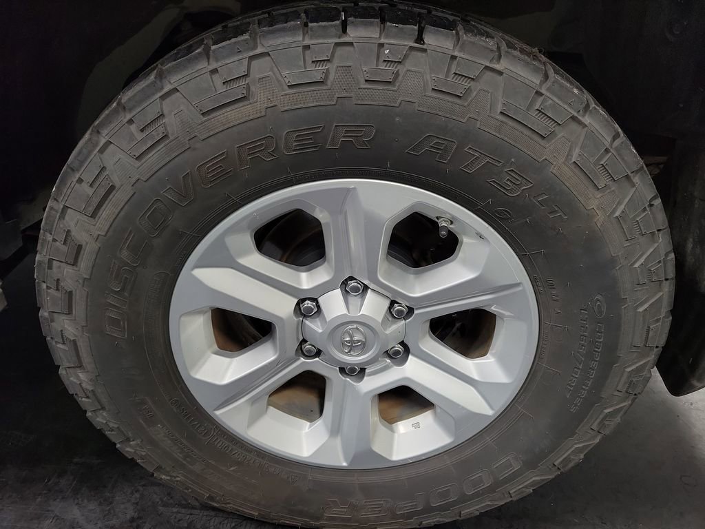 Used 2018 Toyota 4Runner SR5 image 10