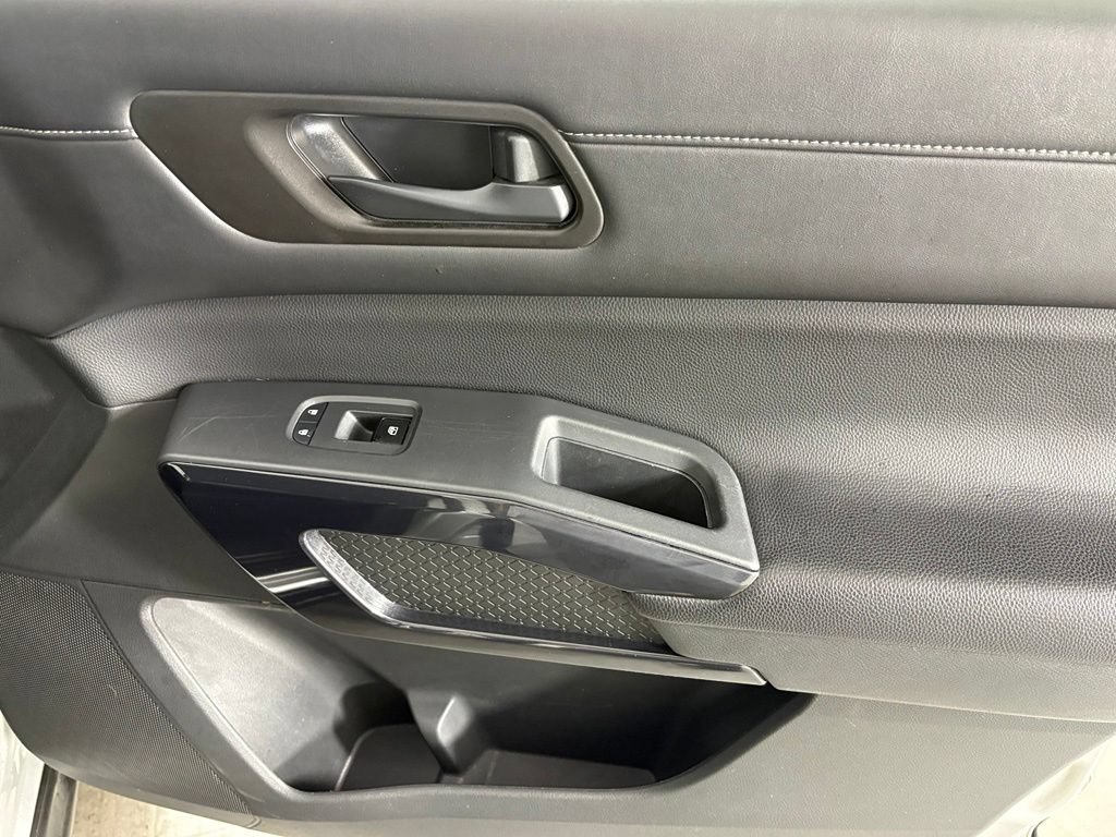 Used 2024 Nissan Pathfinder SV FWD image 12