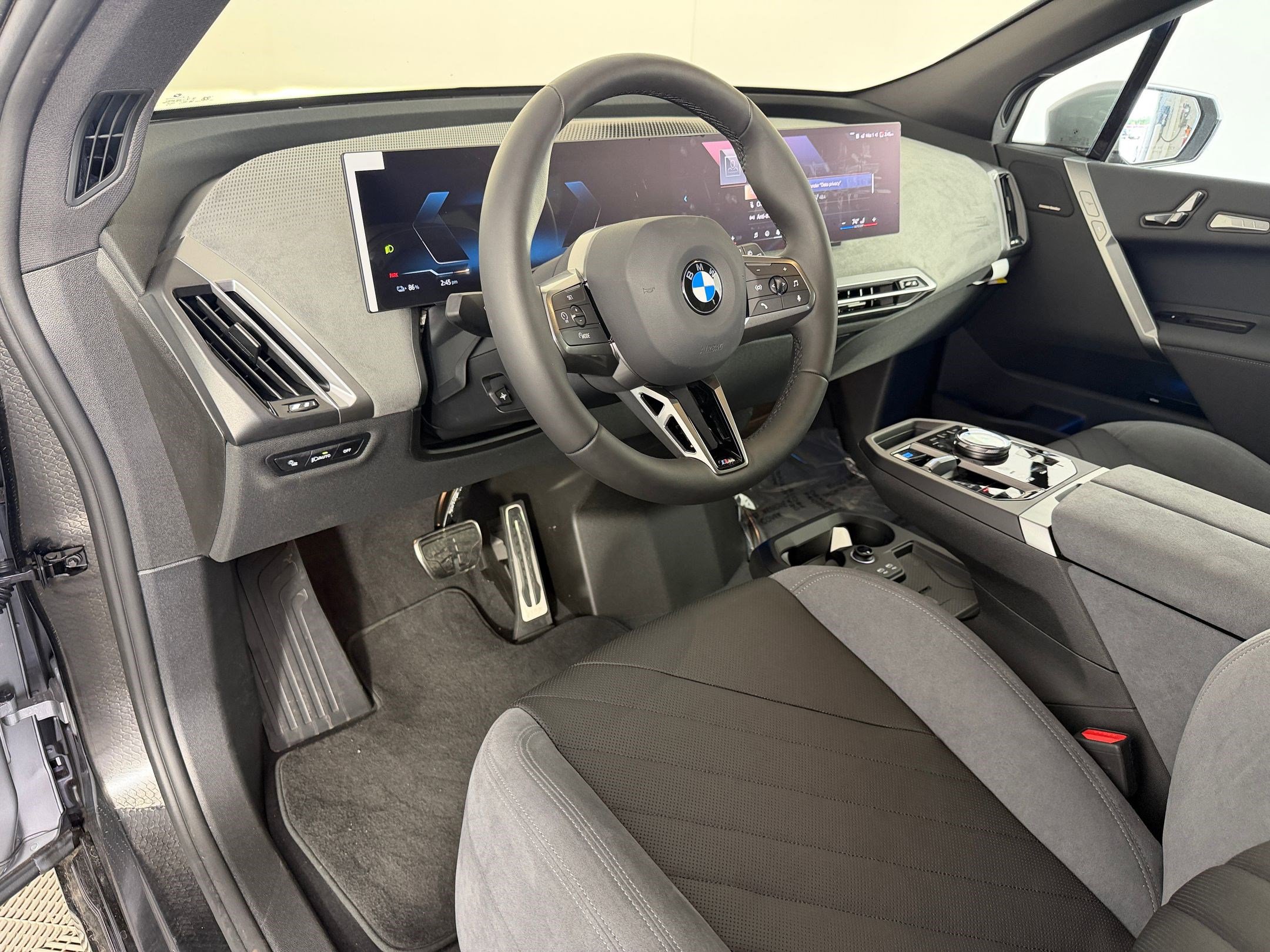 New 2026 BMW iX xDrive45 w/ M Sport Package AWD/4WD image 4