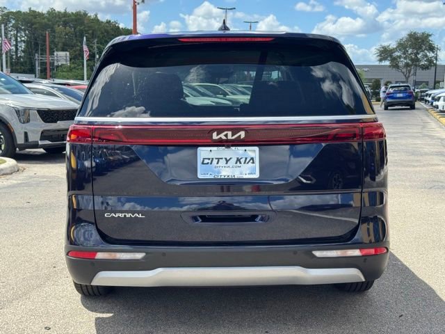 Used 2024 Kia Carnival LX FWD image 3