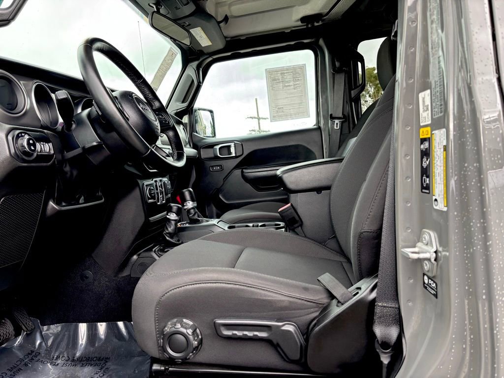 Used 2022 Jeep Gladiator Willys image 11