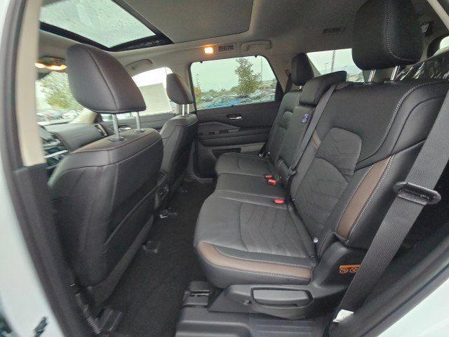 New 2025 Nissan Pathfinder Platinum w/ Cargo Package image 19