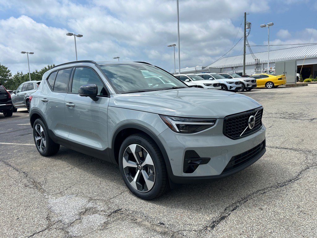 New 2026 Volvo XC40 B5 Plus w/ Protection Package Premier