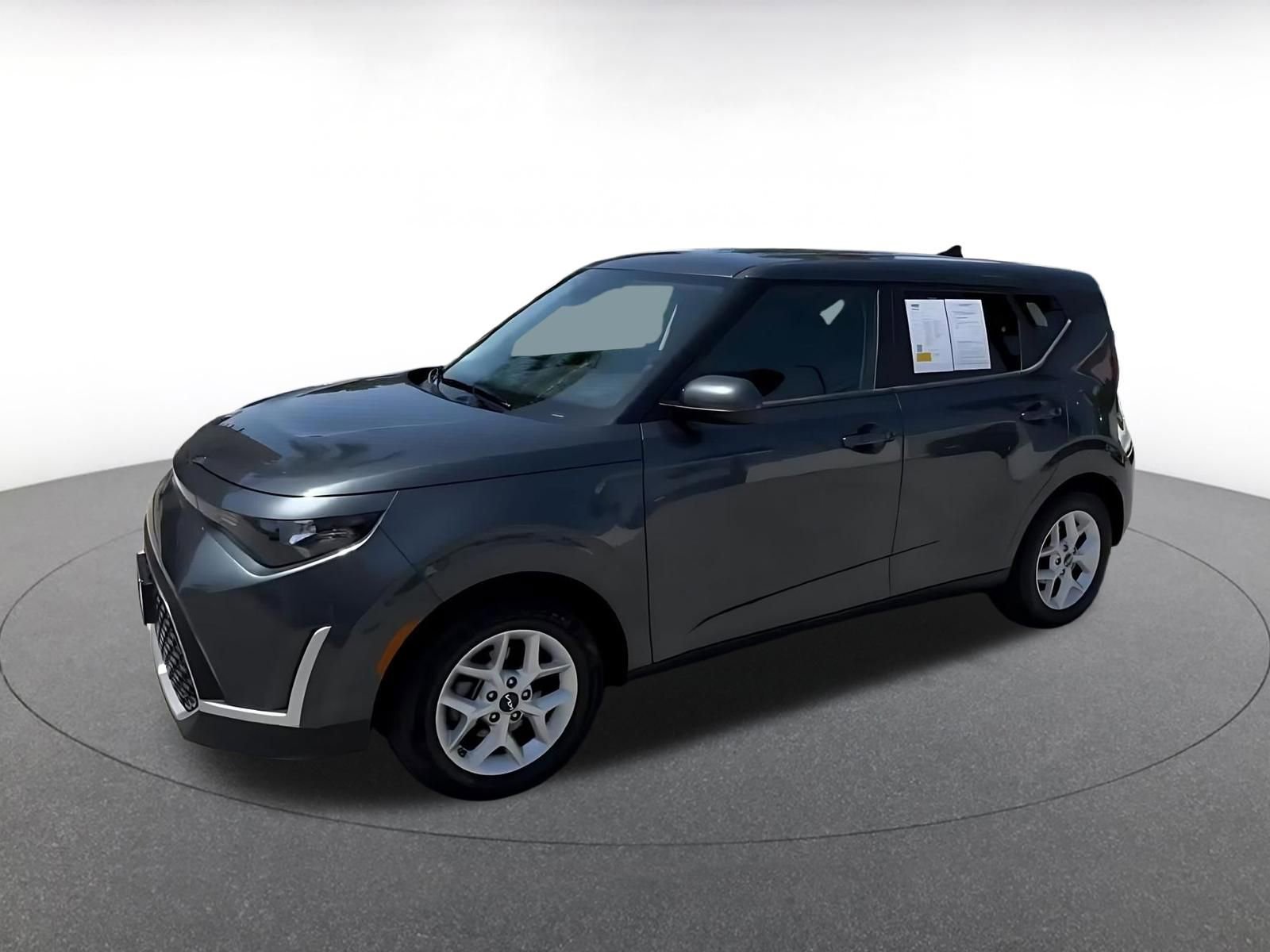 Used 2025 Kia Soul LX w/ LX Technology Package FWD image 8