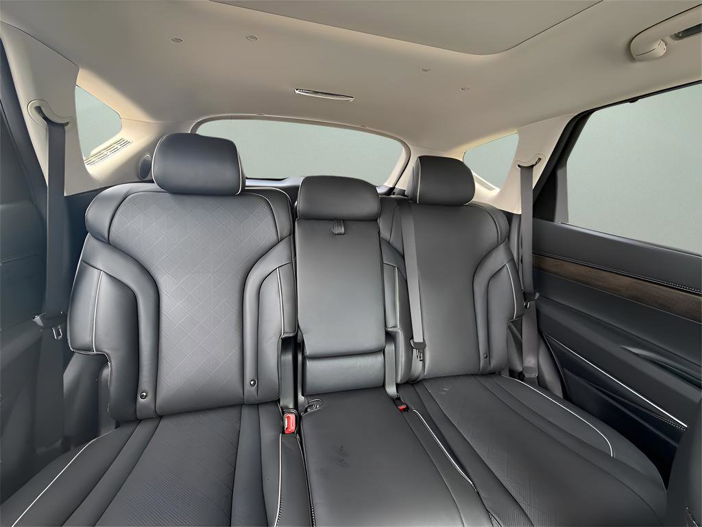 Used 2025 Genesis GV80 2.5T Prestige image 12