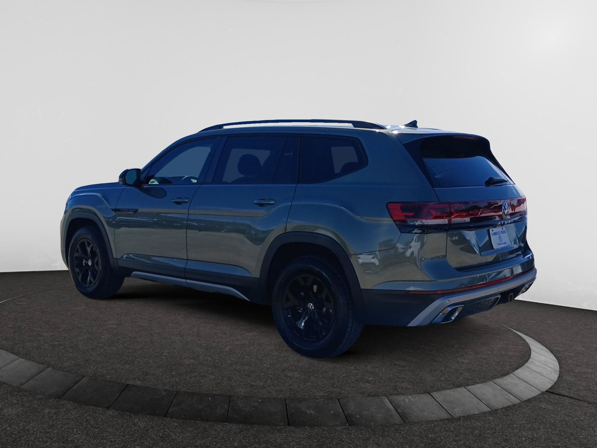 Used 2025 Volkswagen Atlas Peak Edition SE AWD/4WD image 5
