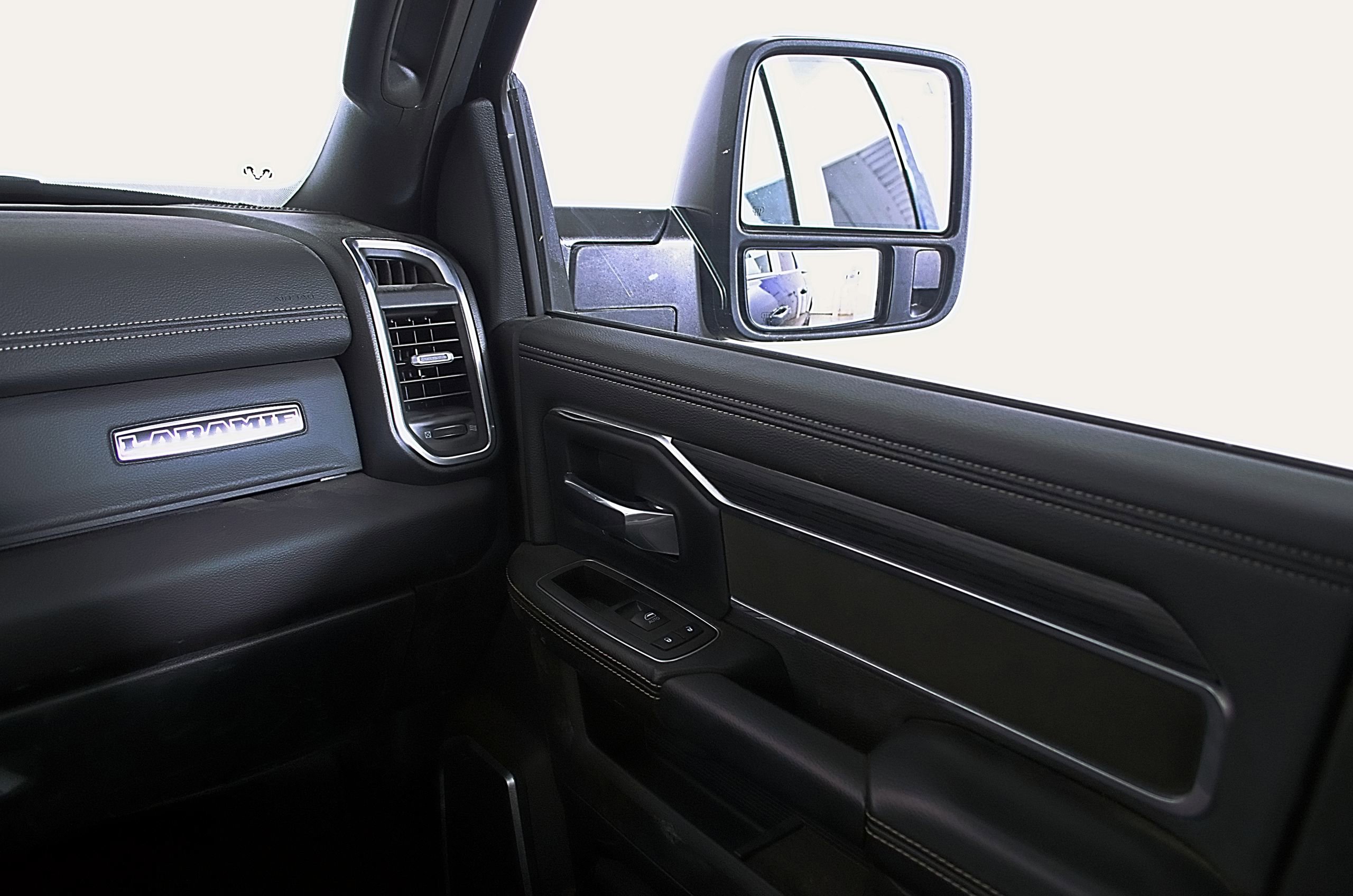 Used 2024 RAM 3500 Laramie w/ Night Edition image 17