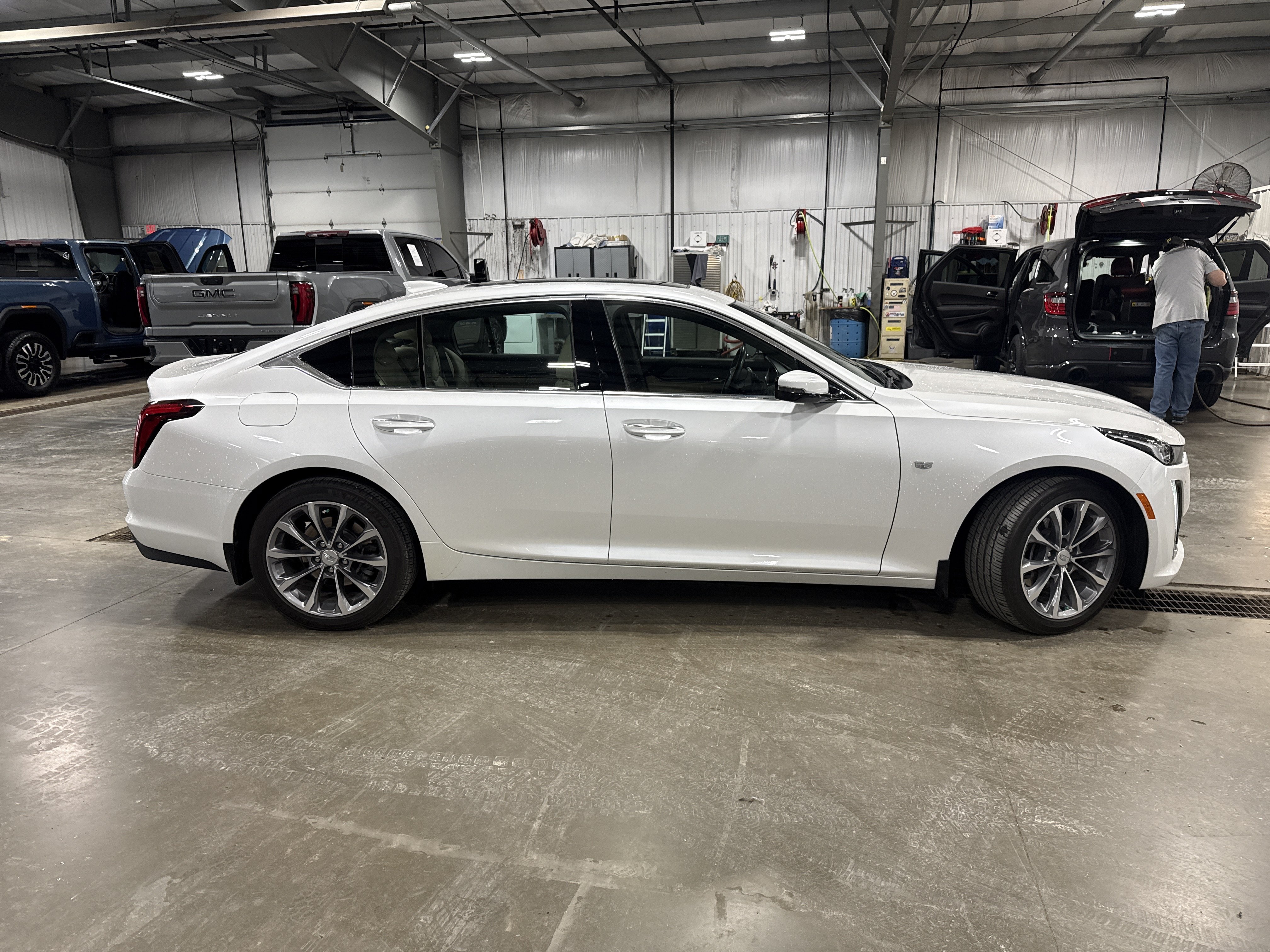 Used 2023 Cadillac CT5 Luxury AWD/4WD image 2