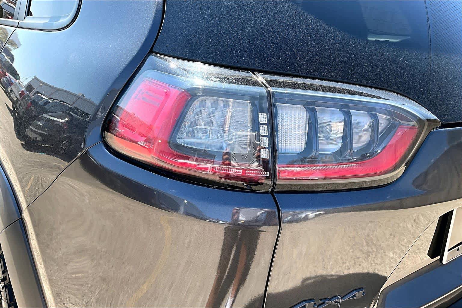 Used 2019 Jeep Cherokee Trailhawk w/ Comfort/Convenience Group image 28