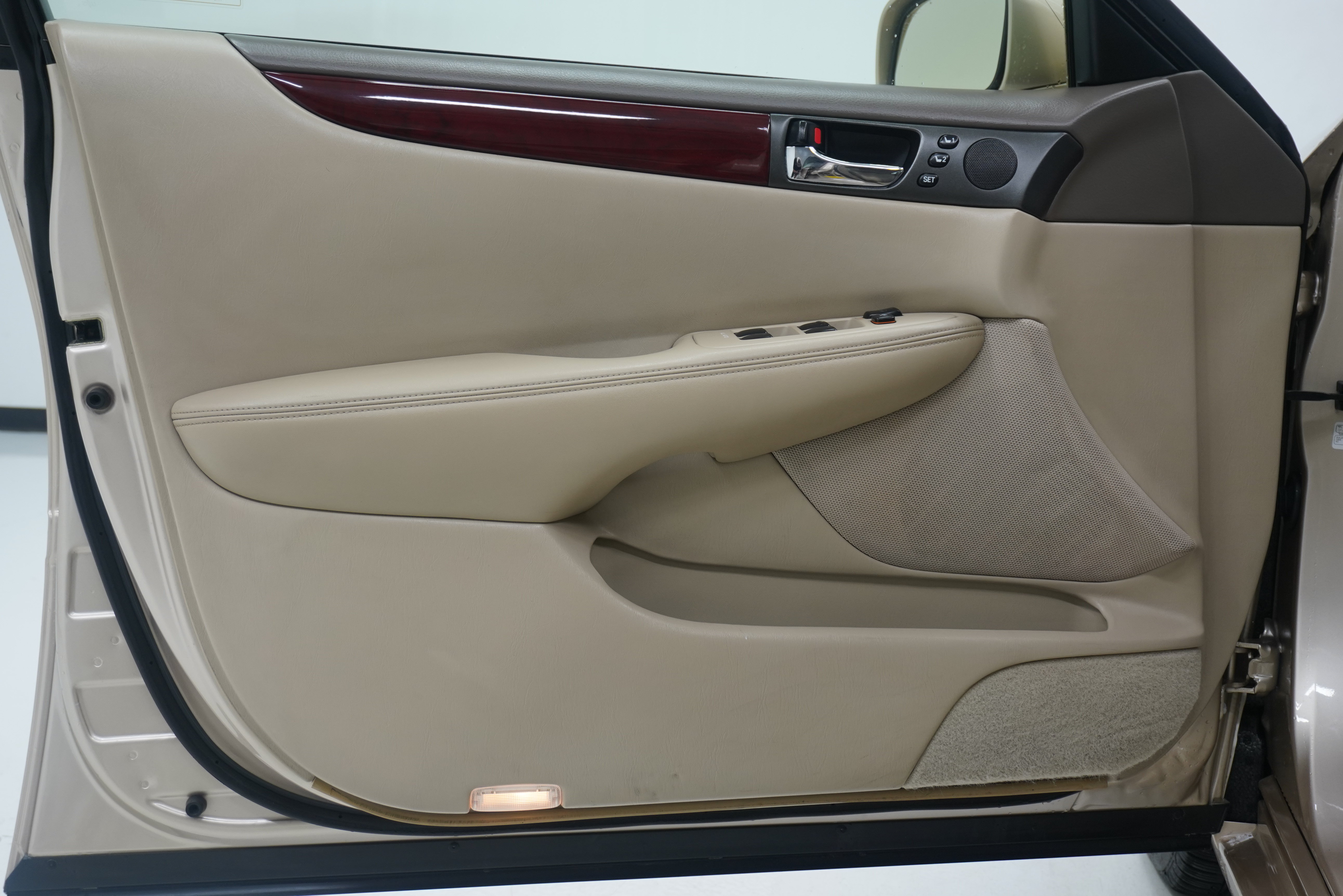 Used 2004 Lexus ES 330 w/ Premium Pkg FWD image 14