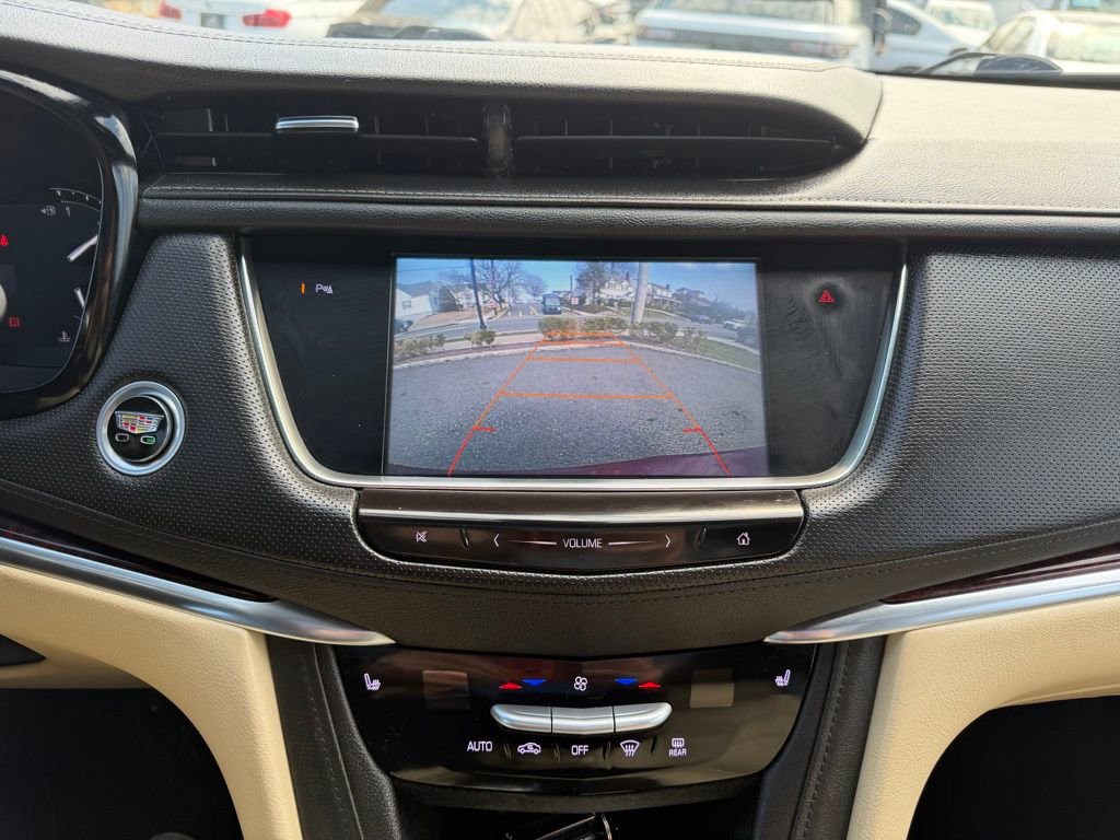 Used 2017 Cadillac XT5 Luxury w/ Driver Awareness Package image 11