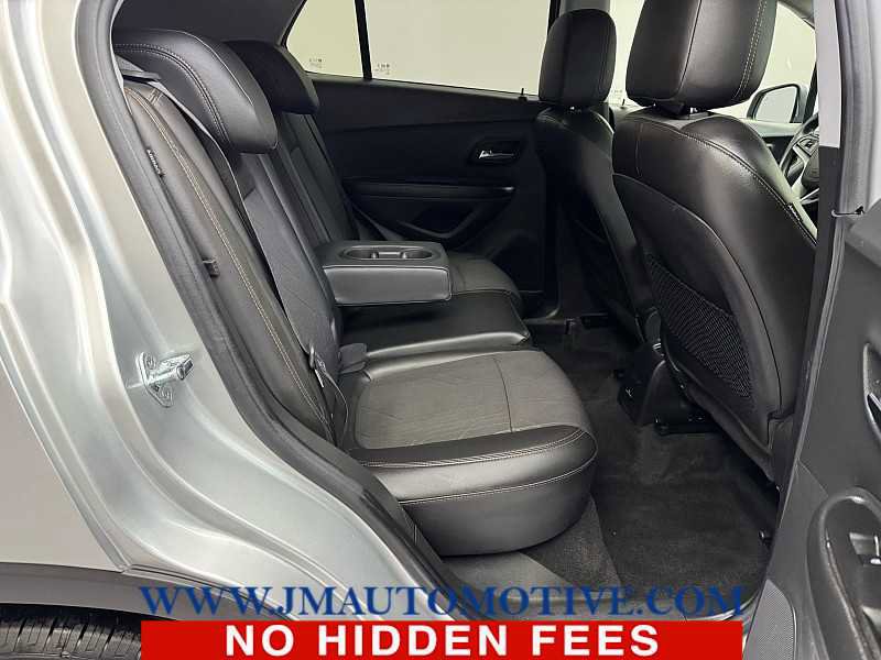 Used 2021 Chevrolet Trax LT w/ Driver Confidence Package image 17