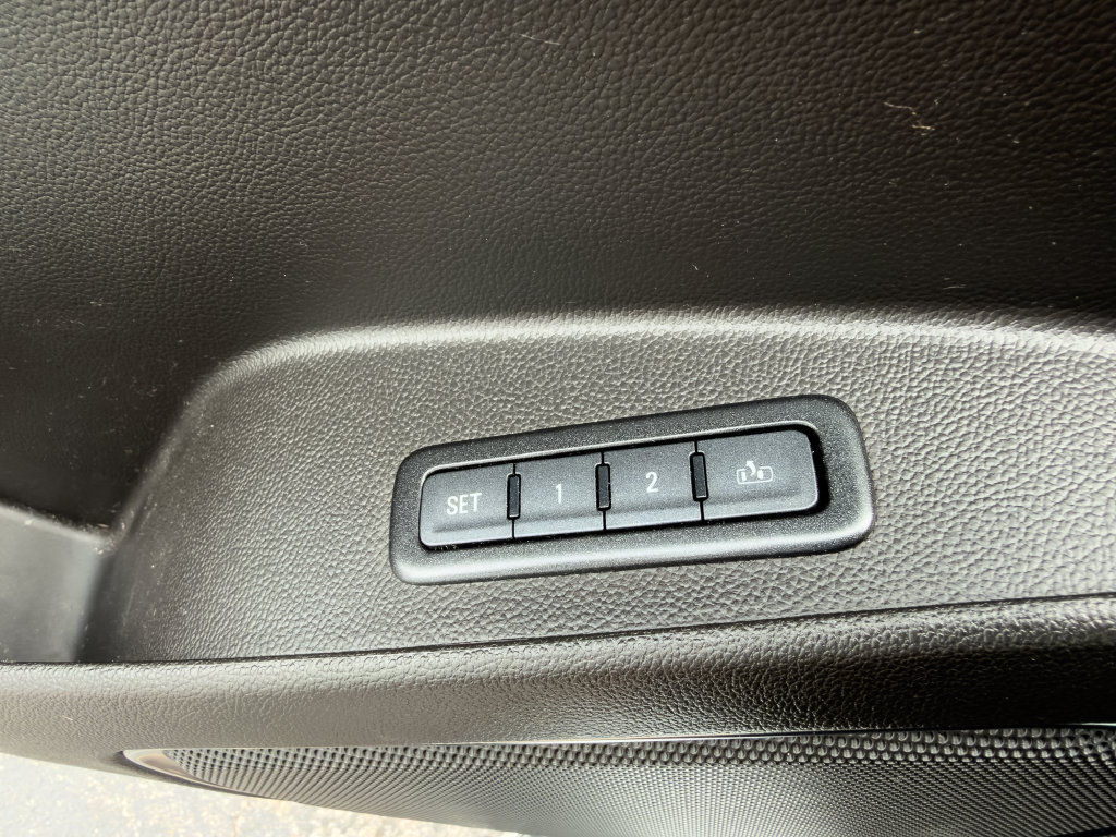 Used 2017 Chevrolet Tahoe Premier AWD/4WD image 33