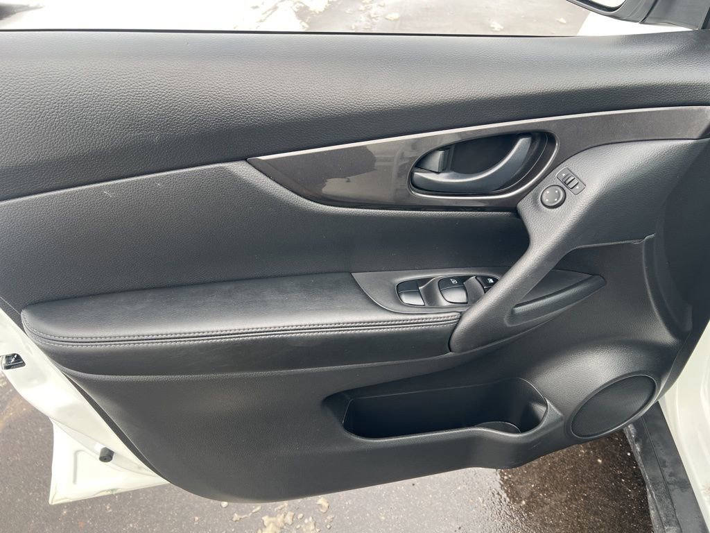 Certified 2020 Nissan Rogue S image 7