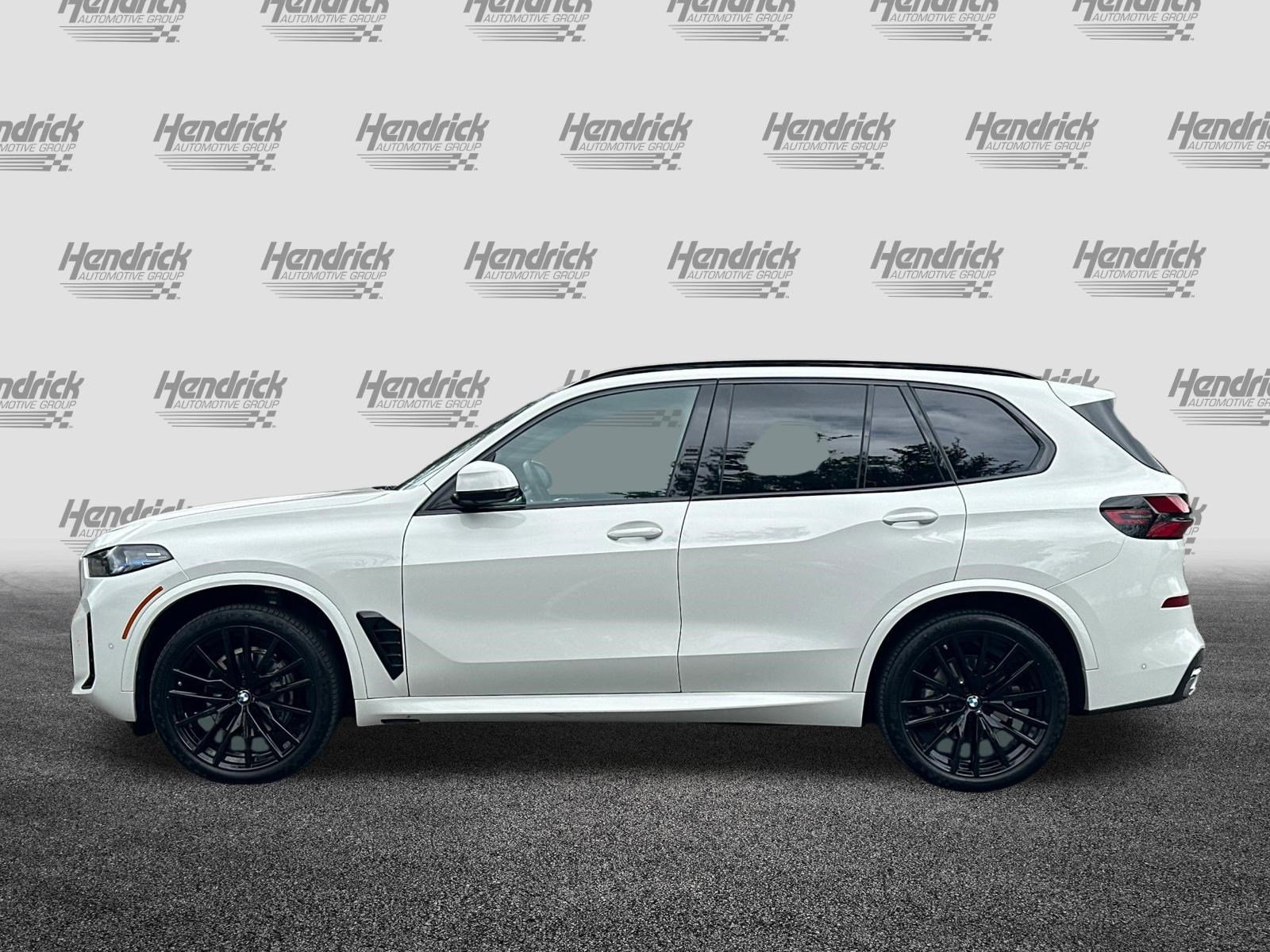 Used 2025 BMW X5 xDrive40i w/ M Sport Package image 8