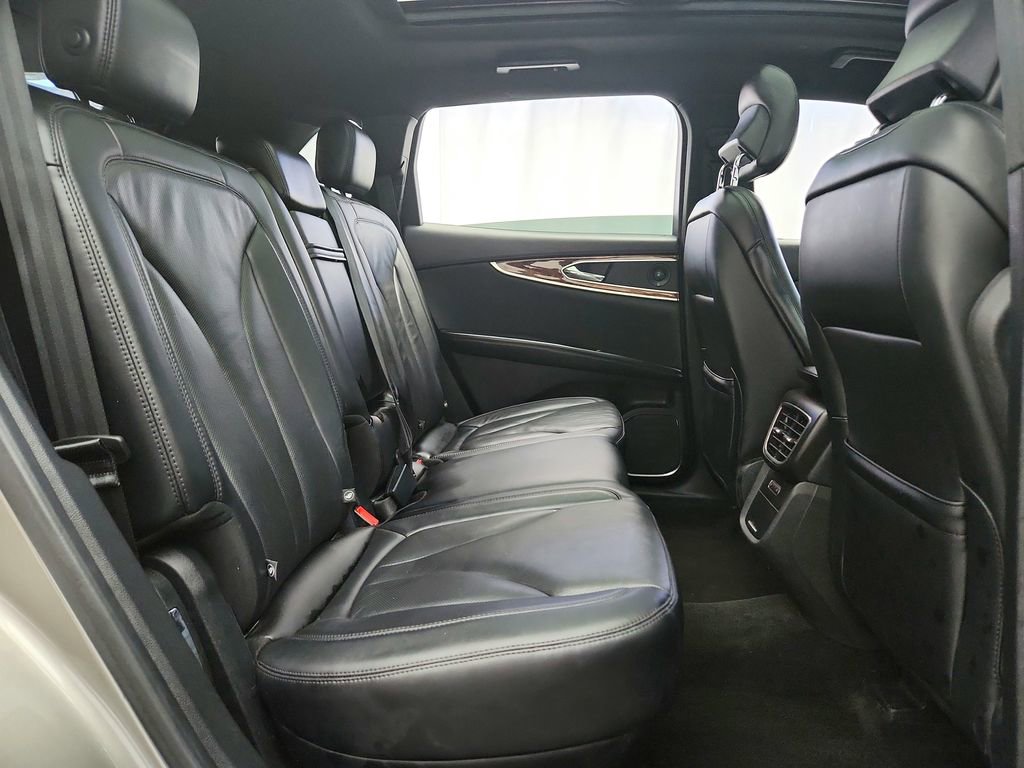 Used 2017 Lincoln MKX Reserve w/ Driver Assistance Package image 30