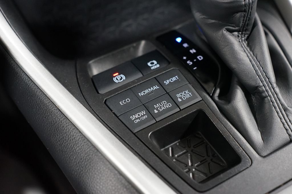Certified 2025 Toyota RAV4 XLE AWD/4WD image 22