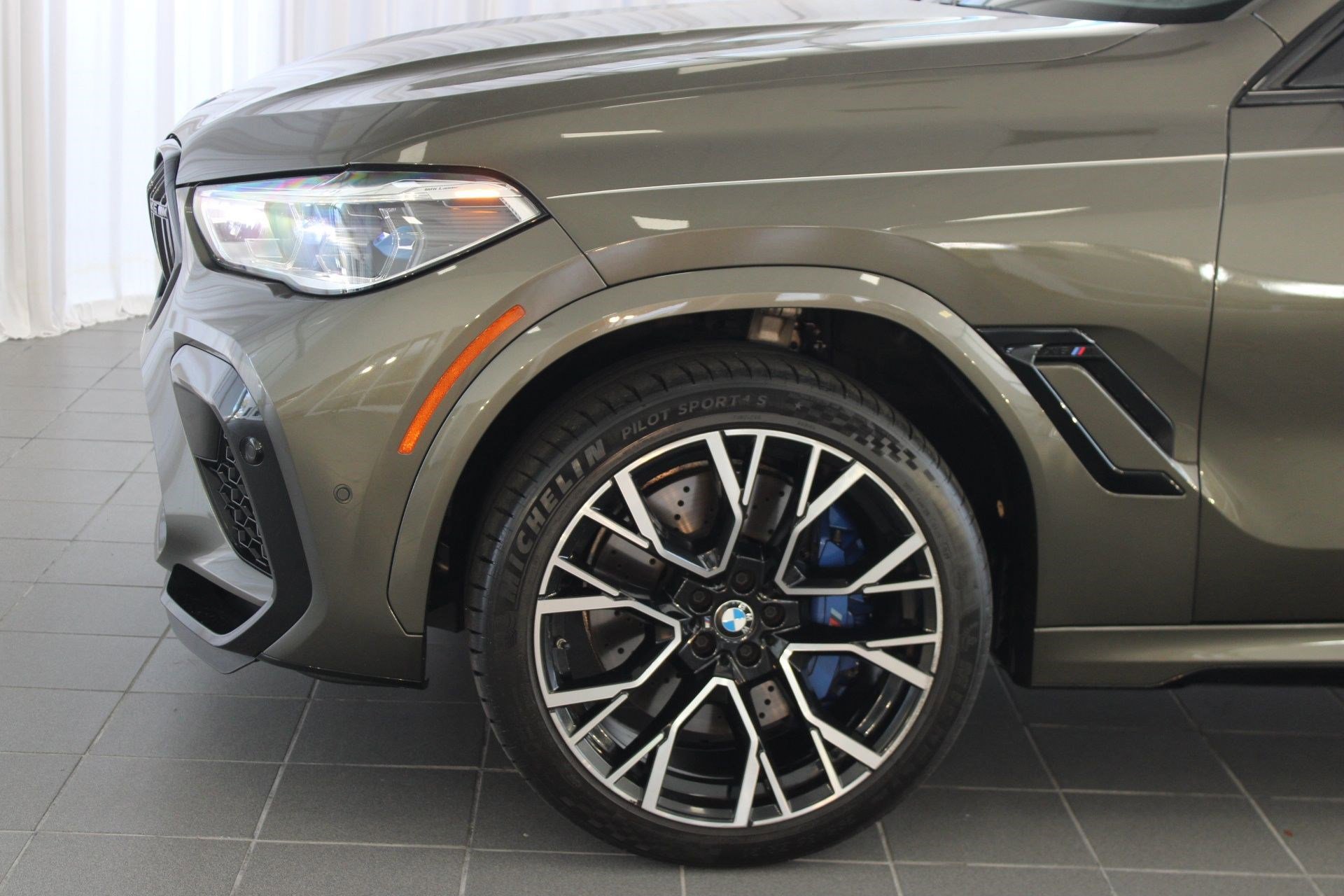 Used 2020 BMW X6 M Competition w/ Executive Package image 19