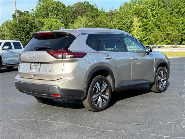 Used 2024 Nissan Rogue SL AWD/4WD image 4