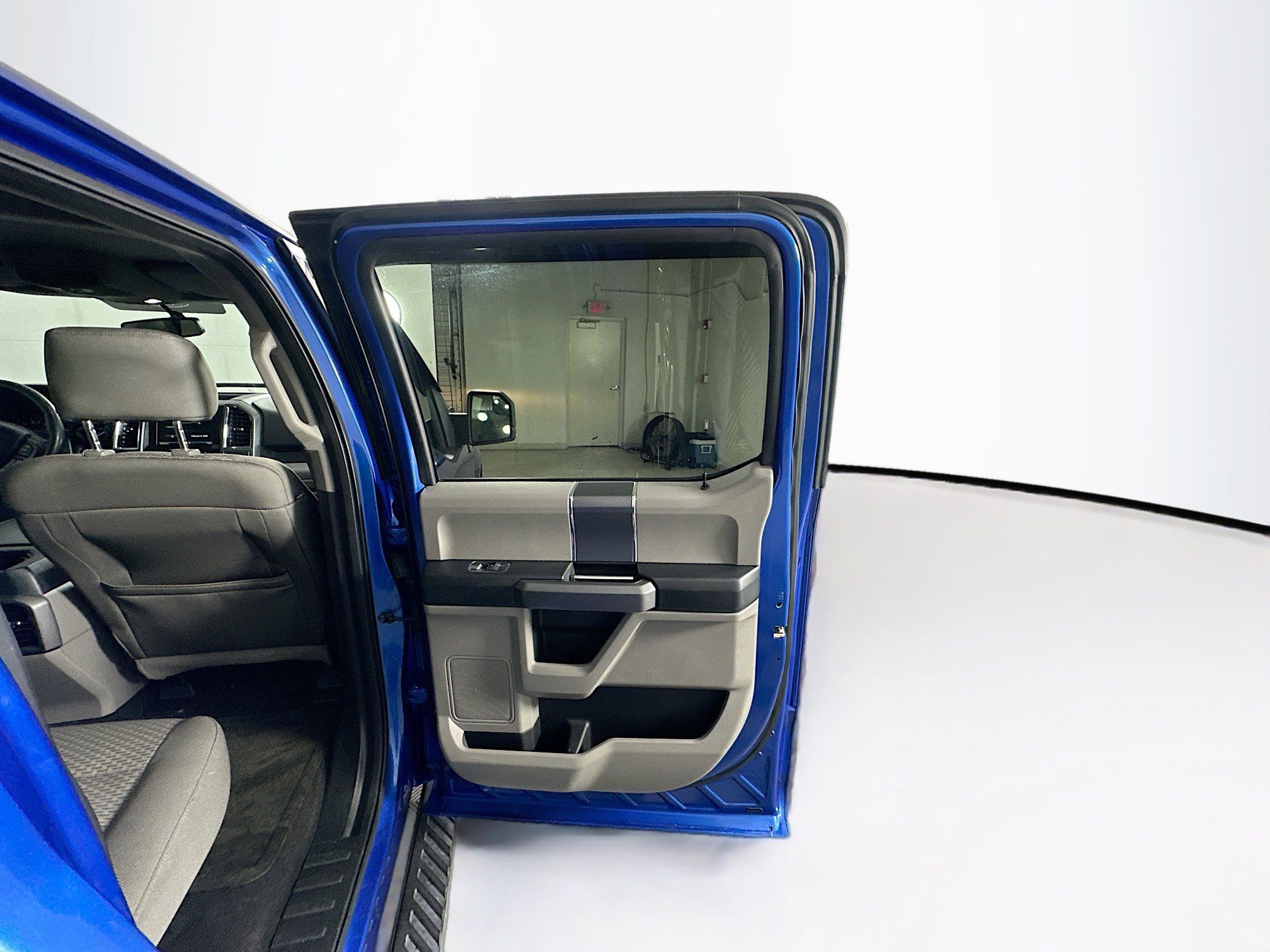 Used 2015 Ford F150 XLT w/ Equipment Group 302A Luxury image 29