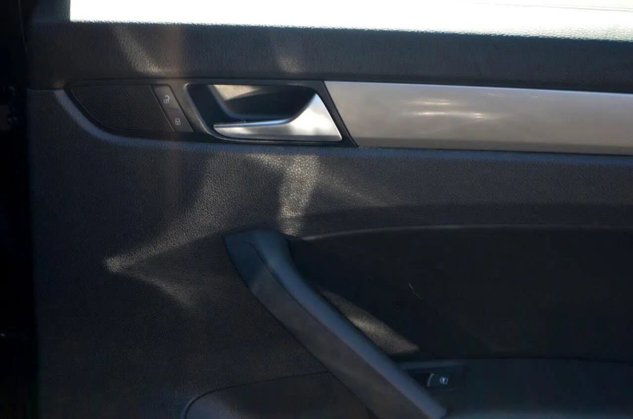 Used 2013 Volkswagen Passat 2.5 S image 21