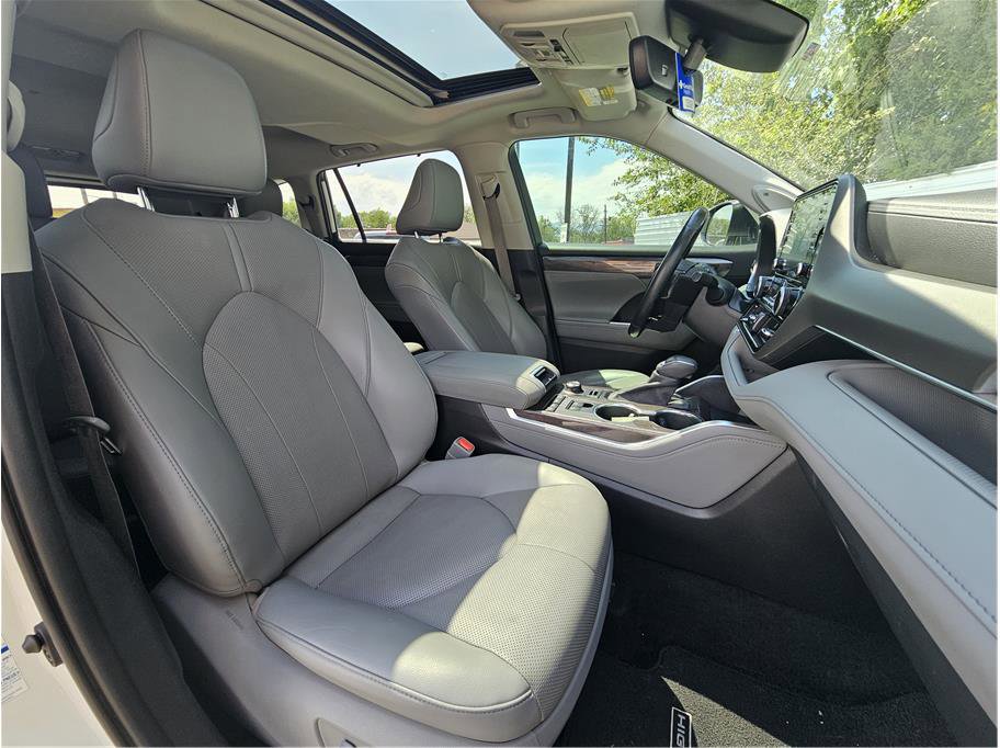 Used 2020 Toyota Highlander Limited AWD/4WD image 4