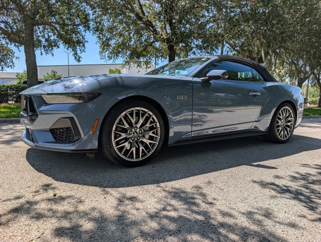 Used 2025 Ford Mustang GT Premium RWD image 3