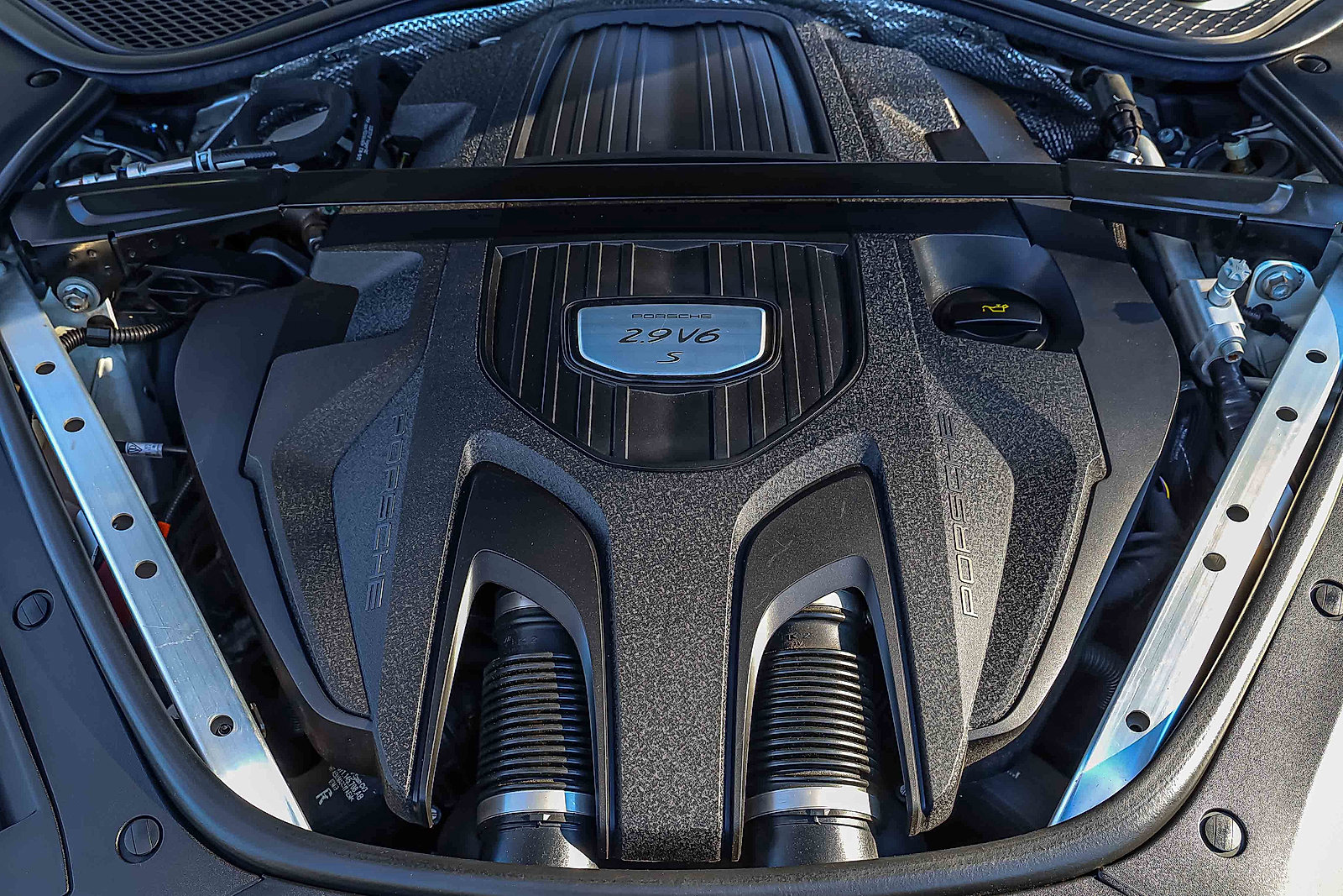 Used 2020 Porsche Panamera 4S w/ Premium Package Plus image 25