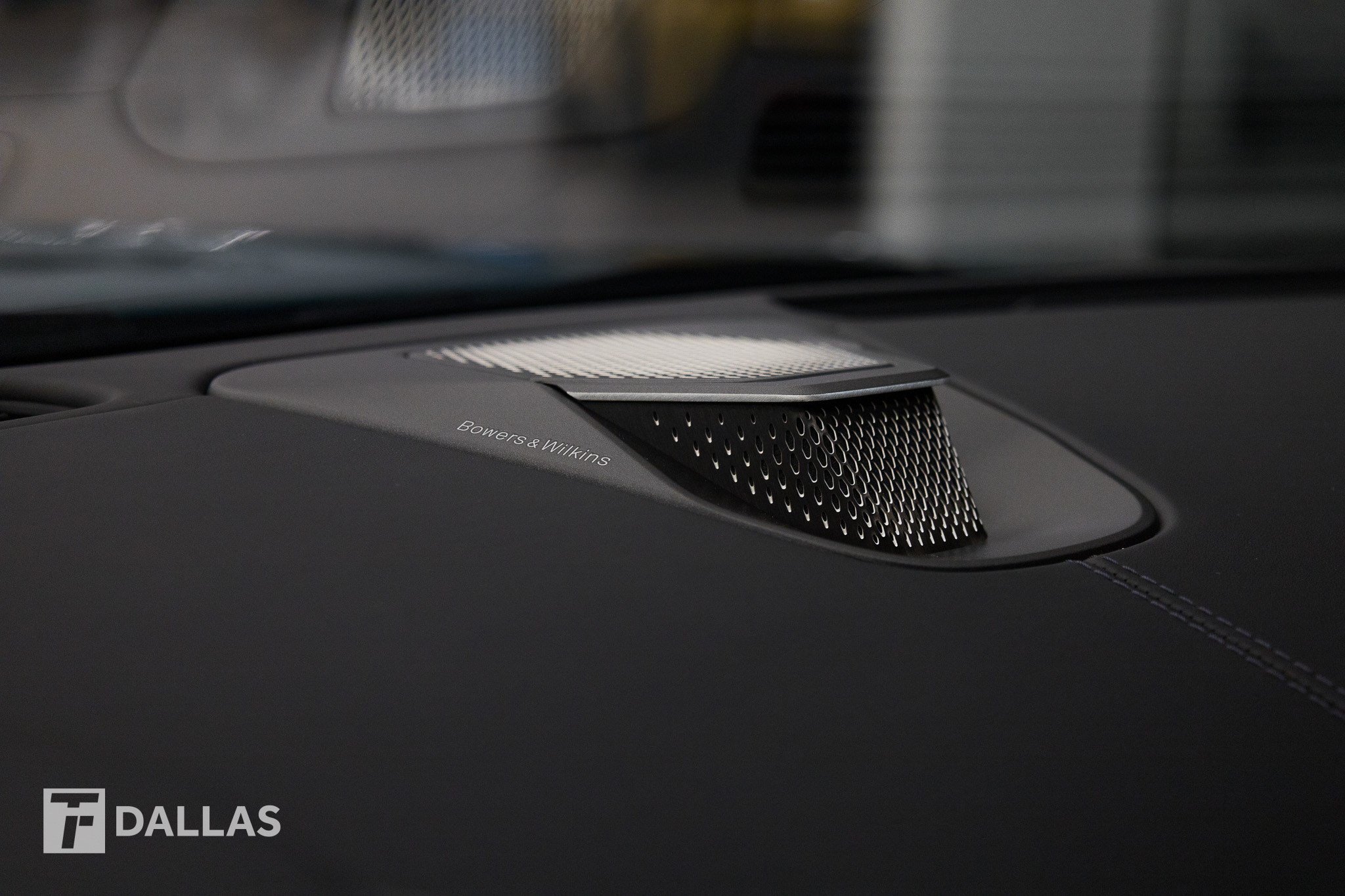 Used 2026 Aston Martin V8 Vantage S RWD image 32