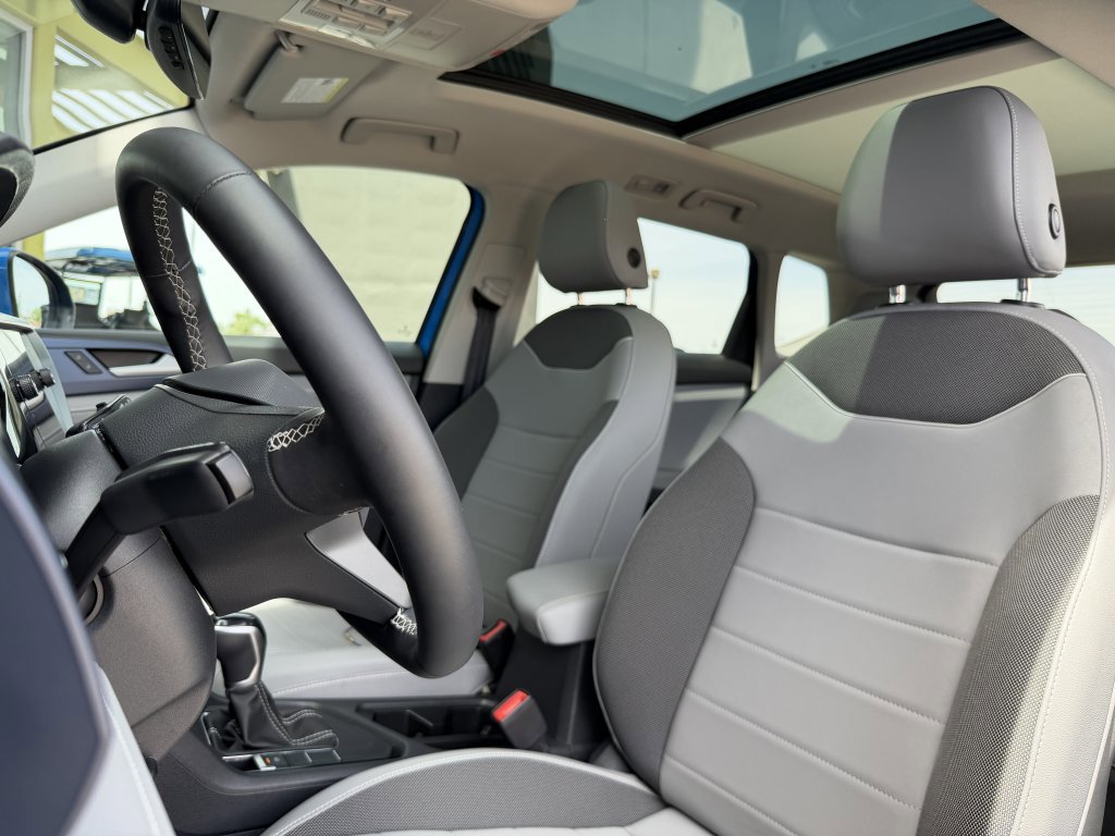 Used 2024 Volkswagen Taos SE w/ Panoramic Sunroof Package FWD image 32