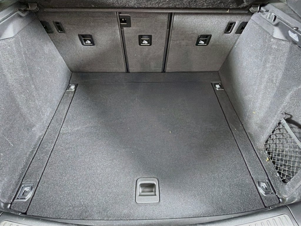 Certified 2023 Porsche Macan S AWD/4WD image 28