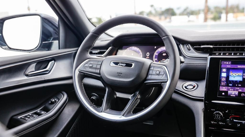 New 2025 Jeep Grand Cherokee L Altitude image 16