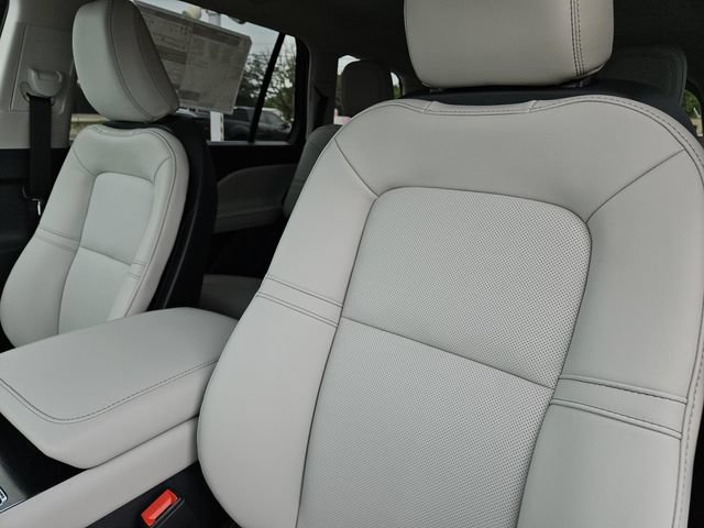 New 2026 Lincoln Aviator 2WD image 17