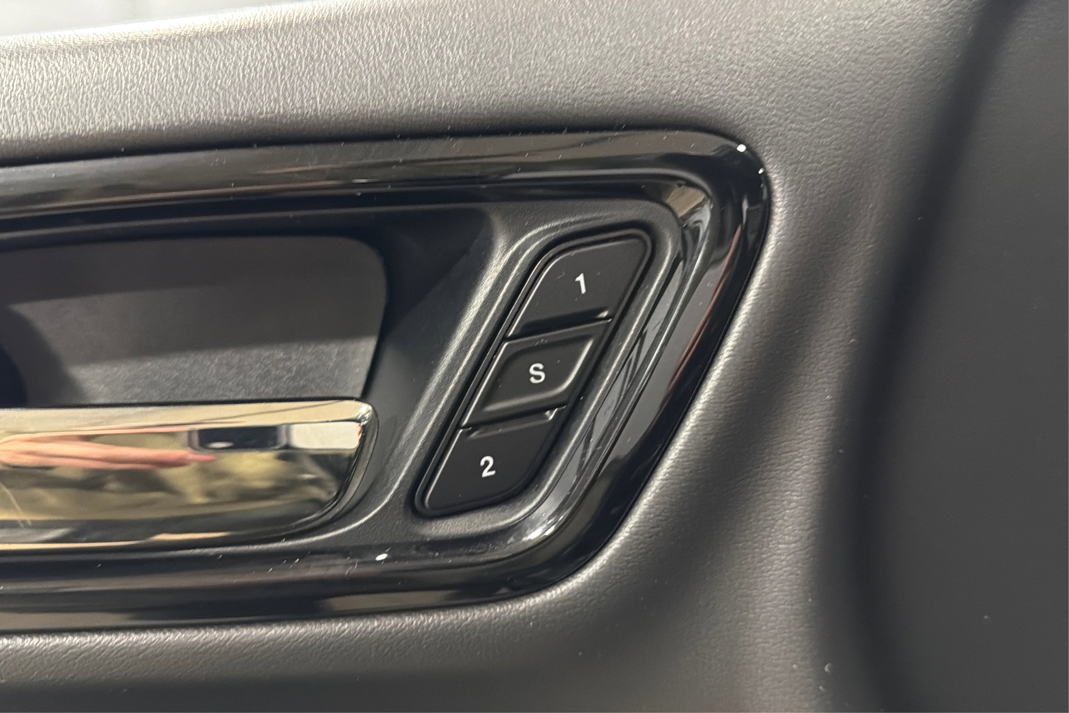 Used 2024 Dodge Durango R/T AWD/4WD image 16