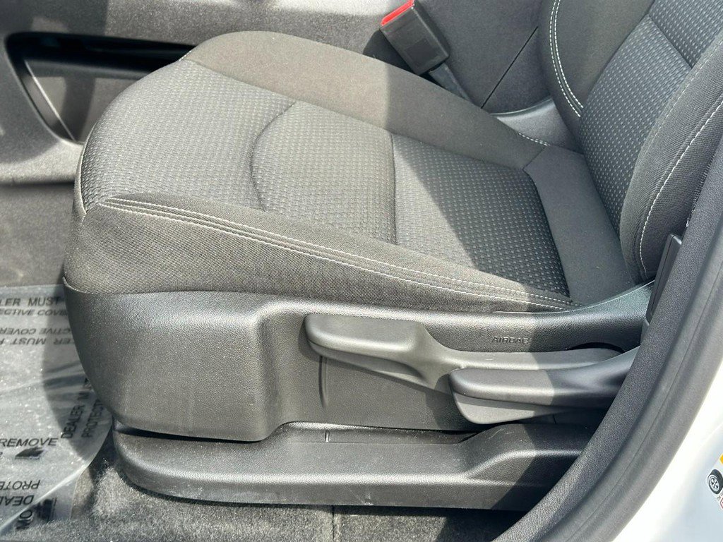 Used 2024 GMC Terrain SLE image 17