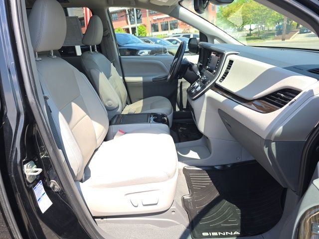 Used 2020 Toyota Sienna XLE w/ XLE Navigation Package AWD/4WD image 48