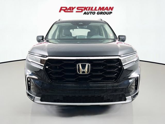 Used 2024 Honda Pilot Touring image 2
