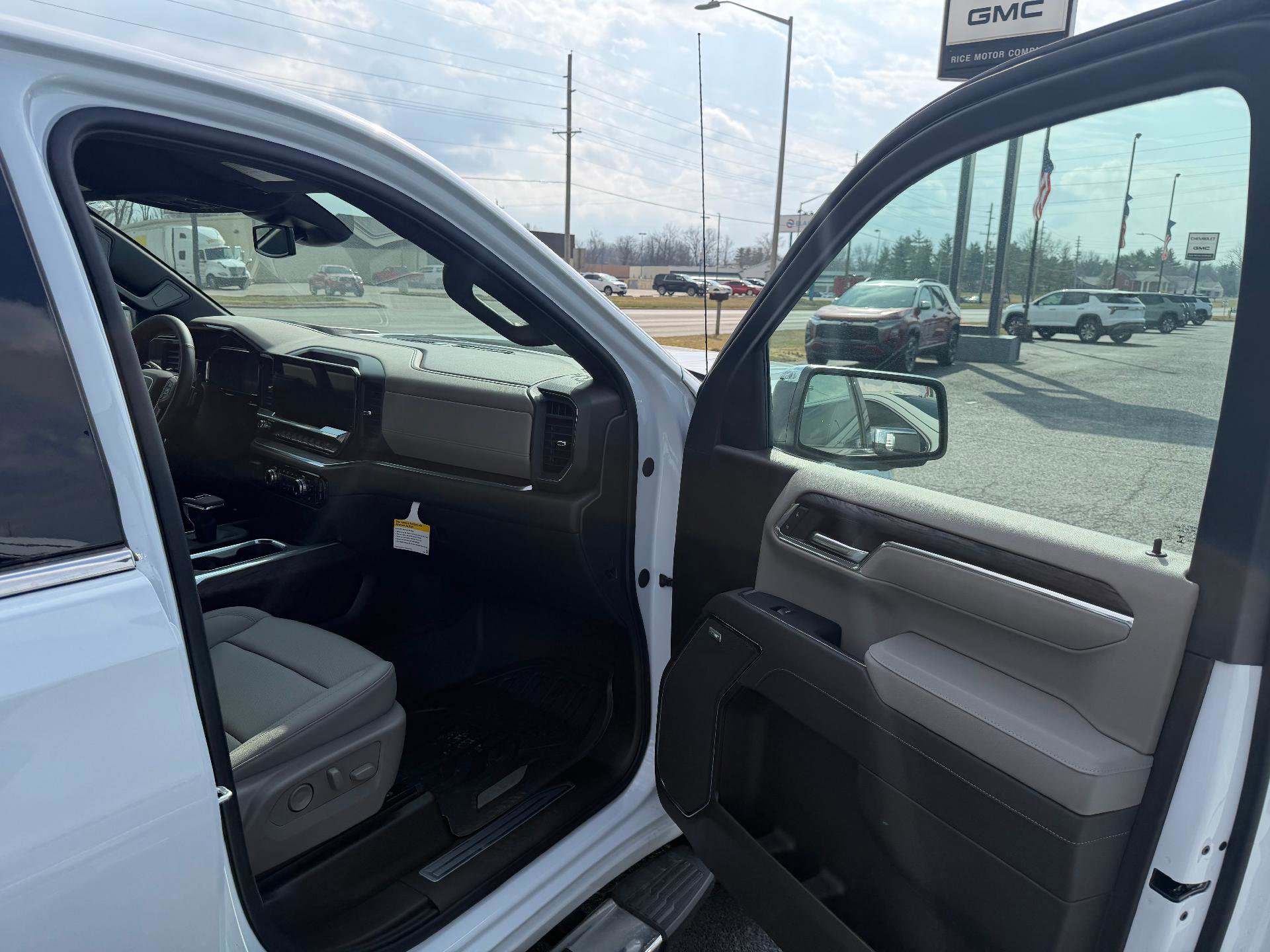 New 2026 GMC Sierra 1500 SLT w/ SLT Premium Plus Package image 9