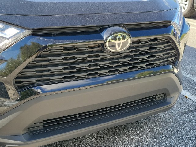 Used 2025 Toyota RAV4 LE FWD image 4